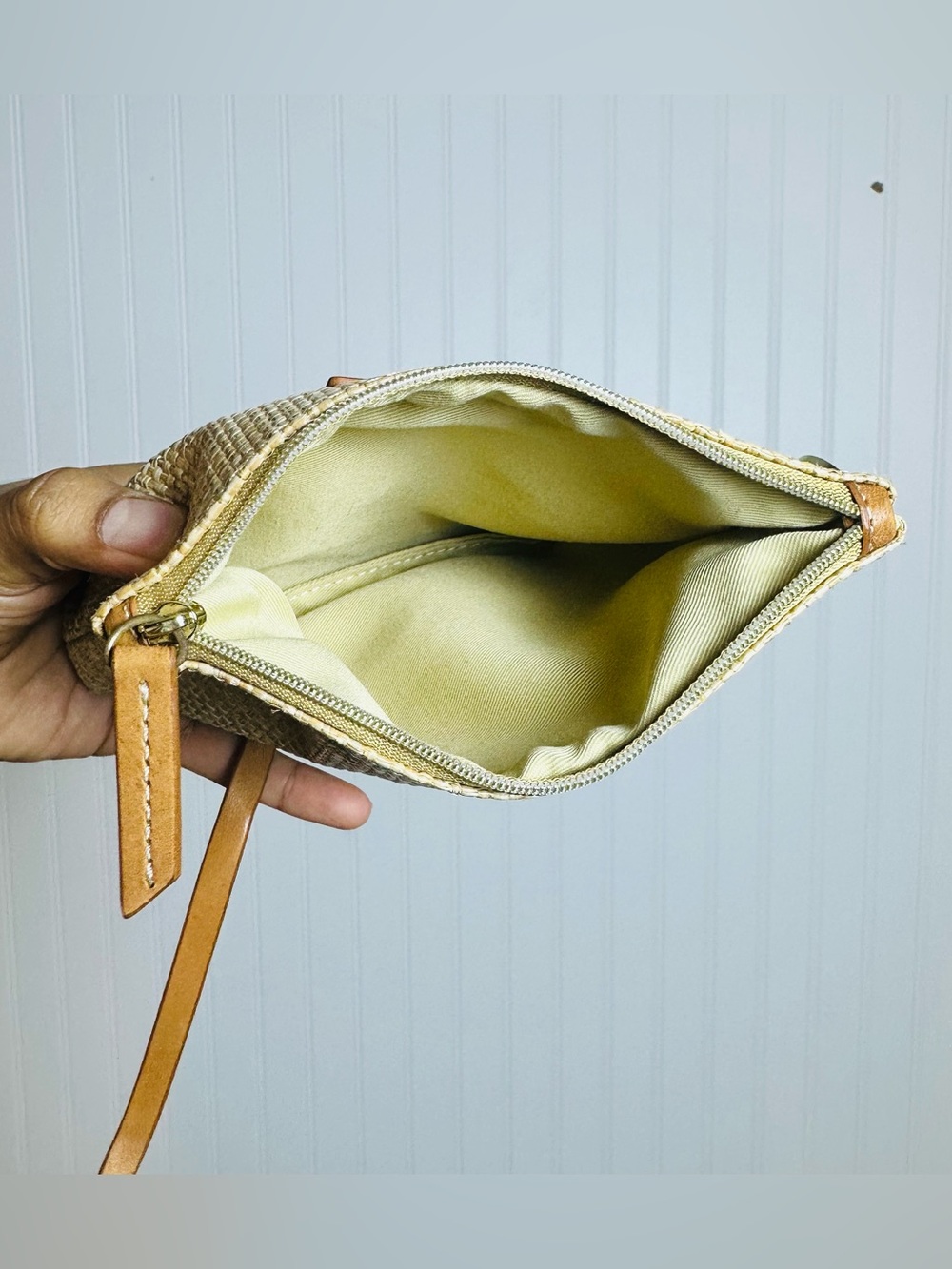 J. McLaughlin Small clutch or wristlet woven straw Leather patch Logo Zipper - Picture 5 of 11